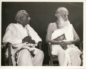 B.K.S. Iyengar y Tirumalai Krishnamacharya juntos